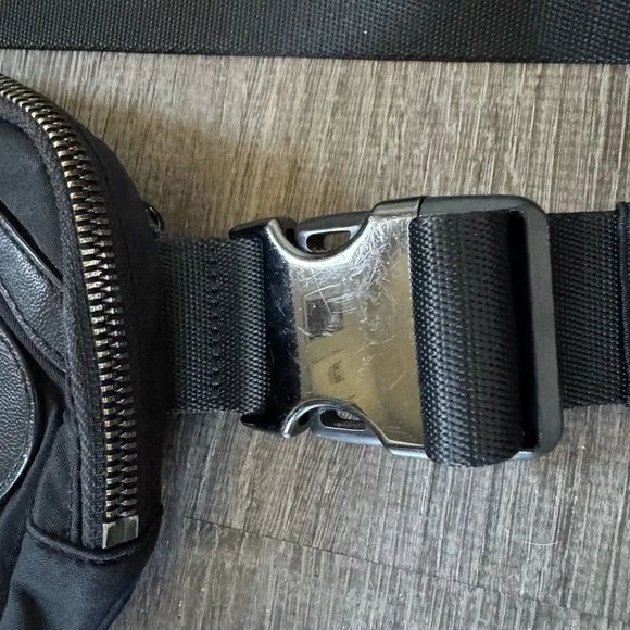 Lululemon Everywhere Belt Bag 1L - Picture 2 of 4